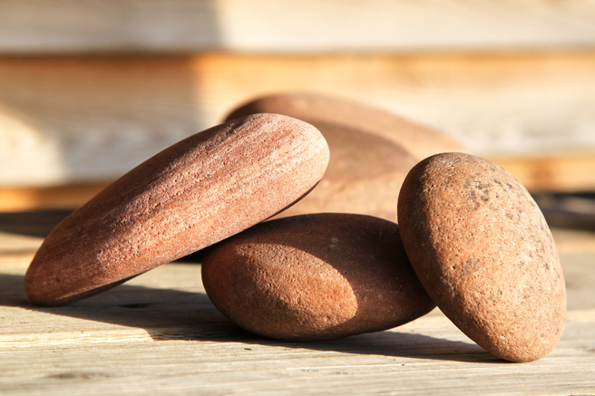 大陆一名男子平时喜欢搜集石头，没想到他竟捡到新石器时代的「流星锤」。(示意图/达志影像)