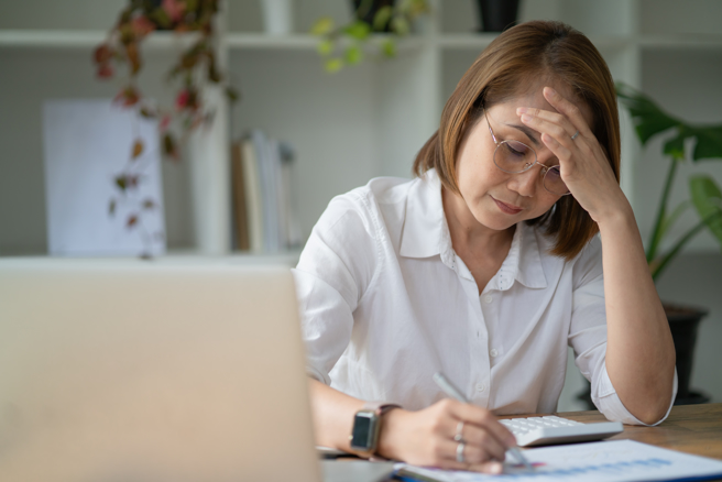 腹泻、便秘、心悸、盗汗、热潮红等症状，若就医后未改善，恐是神经内分泌肿瘤。（示意图／Shutterstock）
