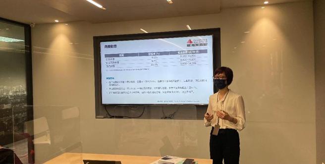 （戴德梁行研究部协理薛惠珍今天表示，受疫情升温衝击，台北市西门町商圈店面失温最明显，空置率超过23％。图／蔡惠芳）