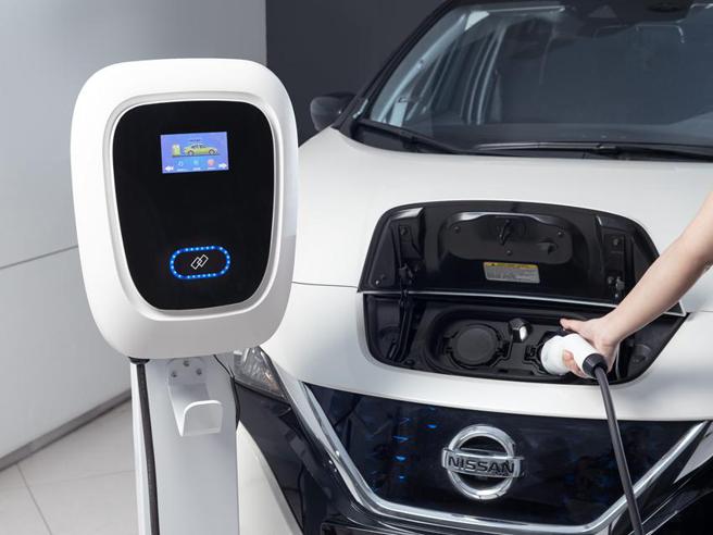 （YES!来电提供社区充电规划师到府服务，协助解决社区与住户解决安装电动车充电设备的各种问题。图／业者提供）