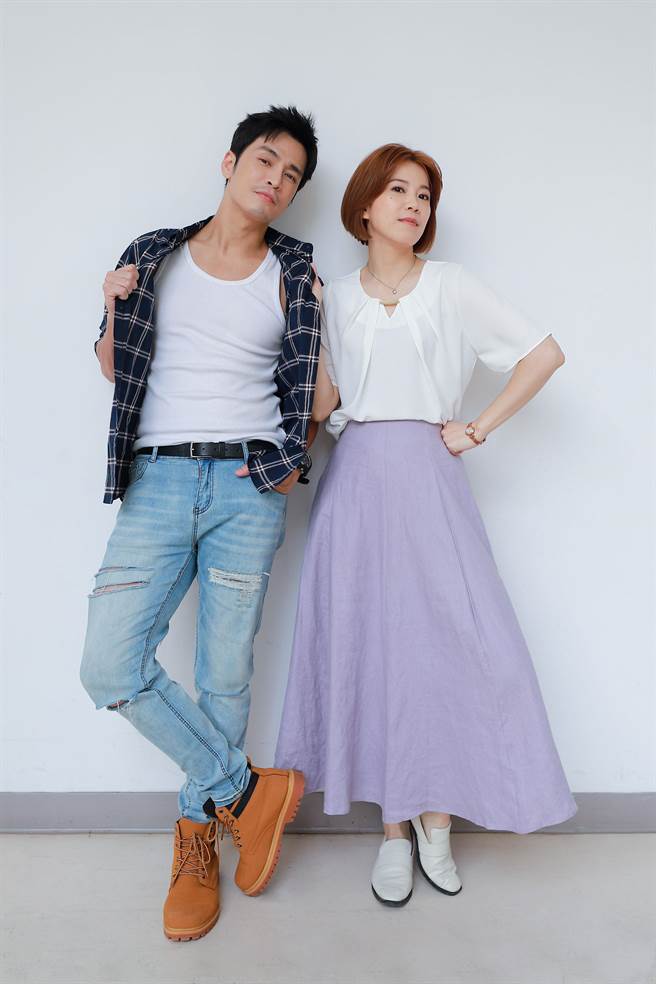 廖苡乔跟Gino在《黄金岁月》成了哥俩好，默契十足。（民视提供）