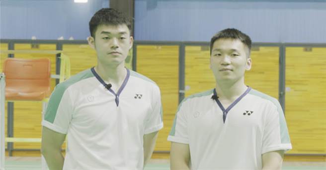 「麟洋」王齐麟（左）与李洋出任《超级王牌棒球队》嘉宾。（巨宸制作提供）