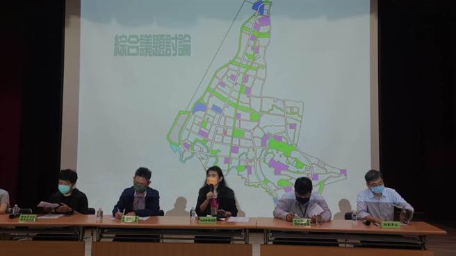 今(5)日内政部营建署在淡水行政中心举办「淡海新市镇第三次通盘检讨」，规划将一期范围的「焚化炉用地」及「中心商业区」纳入产业专用区。(郑宇恩议员办公室提供)