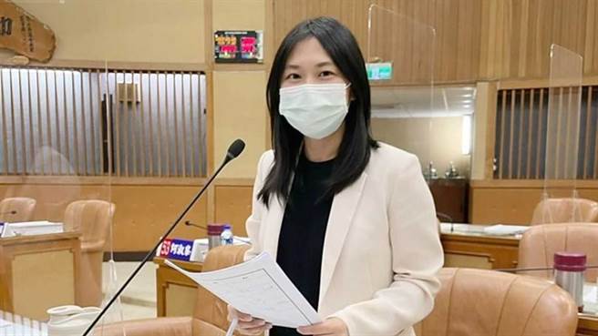 郑宇恩强调，建议应有环境补偿方案，若缺乏环境补偿方案，当初牺牲水资源保育而填海造陆，地方意见恐怕不会支持。图为新北市议员郑宇恩。(郑宇恩议员办公室提供)