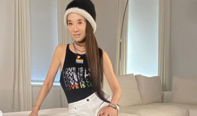 73歲Vera Wang婚紗女王有著不科學好身材。（圖/Vera Wang IG）