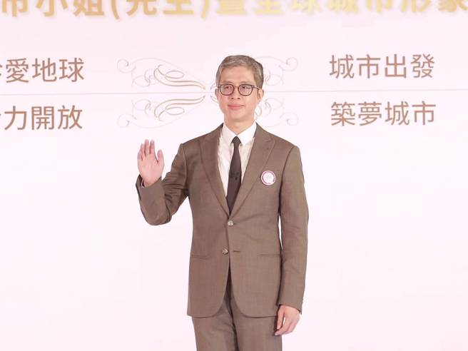 邱浚彥擔任選美評審多年，他鼓勵年輕世代應該多培養自信。(中華全球城市選拔協會提供)