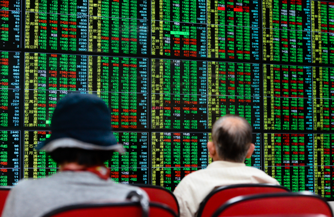 台股近期表現相當疲弱，不少股民無奈被套牢。（示意圖／報系資料照）