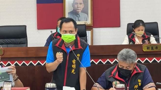 花莲万荣乡公所日前拟定发放振兴慰问金自治条例，今获乡代会支持通过，预计9月份将发放乡民每人5000元。（万荣乡公所提供／罗亦晽花莲传真）