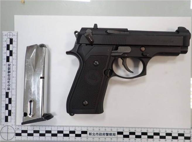 警方还在车上查扣改造手枪1枝、子弹13颗。(芦洲警分局提供)