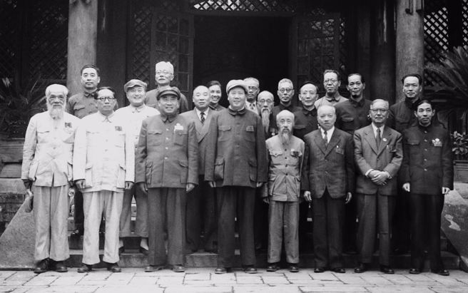 毛泽东等与各人民团体、无党派人士的代表合影。新华社发（新华社）