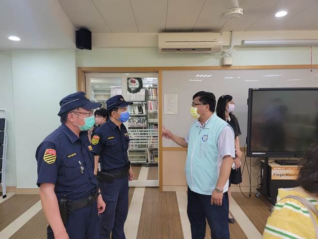 警方護送試卷至闈場。（嘉義市政府提供／廖素慧嘉市傳真）