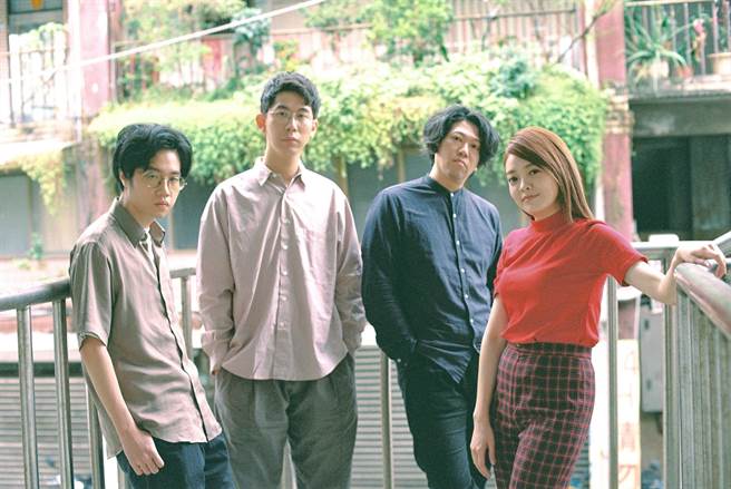 The Tic Tac 成员鼓手庄雨洁(右一)、吉他手徐元彦(右二)、吉他手詹咏翔(左二)、贝斯手吴峻宇(左一)(WINDIE Music提供)