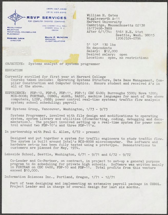 比爾蓋茲48年前的履歷表，內容提到身高體重、薪資等。（圖／翻攝領英）