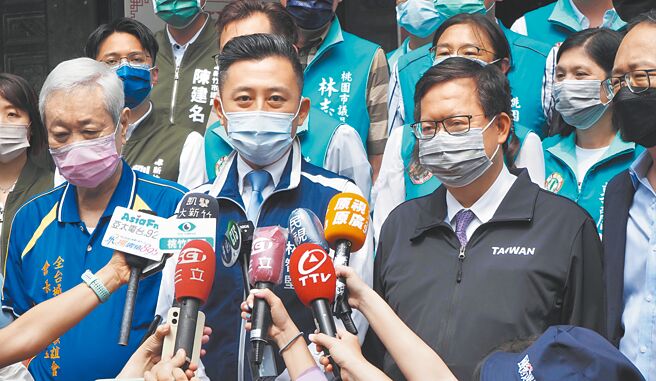 针对对手阵营指要颁「落跑市长」勋章，林智坚表示，不用跟他们做政治口水上的攻防。（陈育贤摄）