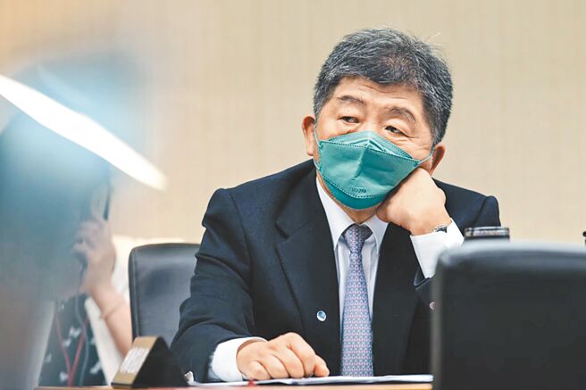 认真提出市政白皮书的林佳龙，让摆盪在「想选，不选」、「上车，别等」的陈时中格外显得尷尬，党中央高层人士追打以新北市大本营的正国会掌门人林佳龙的效应，也会以同等力道施于罗致政身上。（图／本报系资料照）