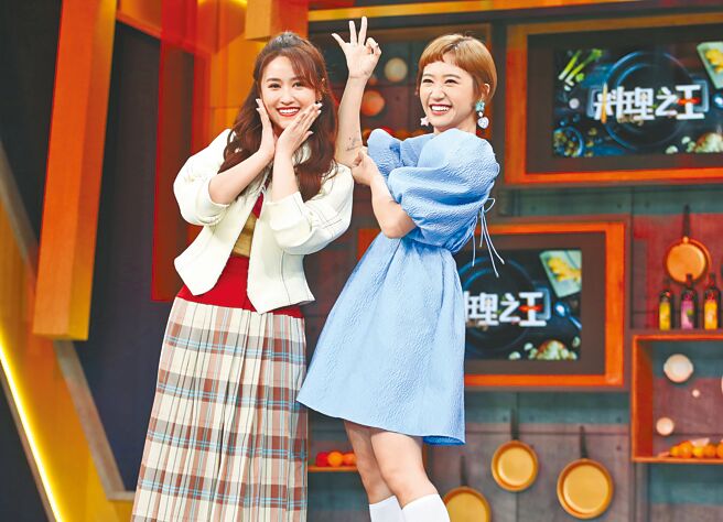 Sandy吴姗儒（左）、Lulu黄路梓茵昨合体出席记者会，破除心结传闻。（陈俊吉摄）