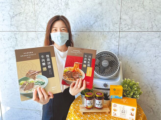 全联福利中心PX Pay推出「圈团+1」线上团购服务，有别一般团购市场营运模式，独创员工分润制度，由门市一线员工成为团主，利用工作之余，帮自己增加第二收入的平台（见图），已吸引超过3500位员工加入团妈行列。（全联提供），