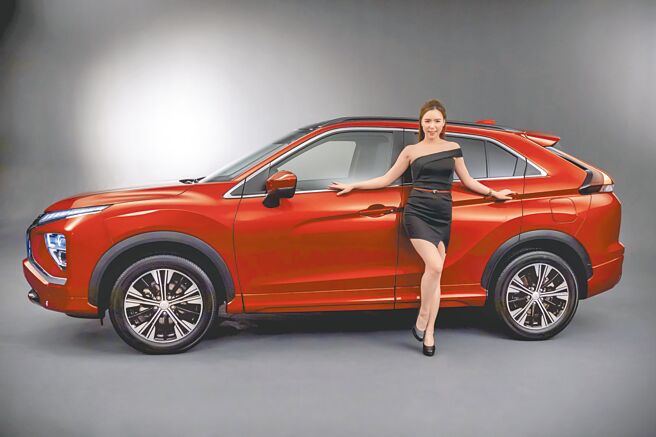 日本原装进口四驱涡轮跑旅MITSUBISHI ECLIPSE CROSS本月加码限时优惠价107.8万元起，再享90万高额贷款优惠。（中华汽车提供）