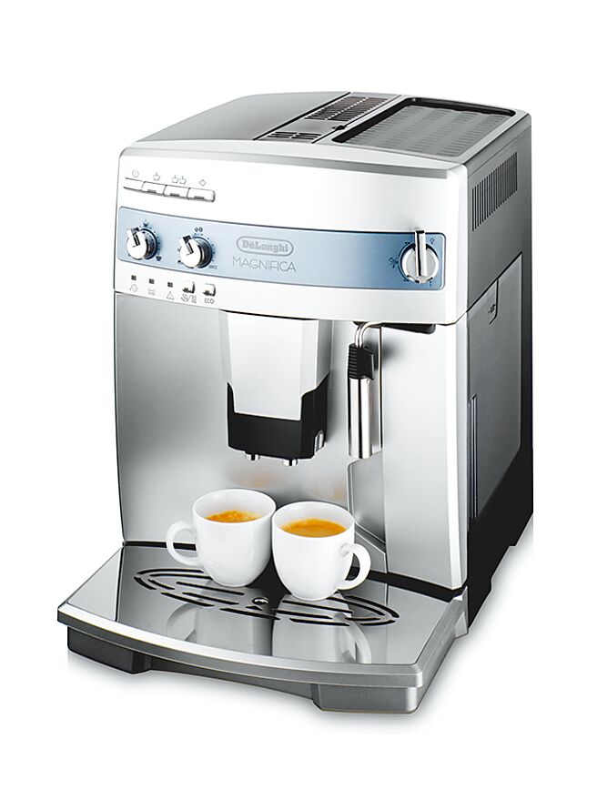 中華三菱送市價3萬4900元的義大利迪朗奇全自動義式咖啡機。（中華汽車提供）