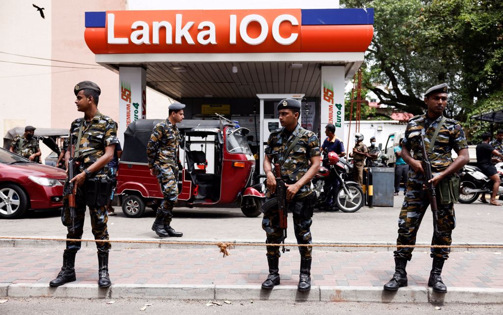 英國外交部表示：「基於當前經濟危機影響，建議不要前往斯里蘭卡進行非必要旅行。」（圖/ 路透社）
