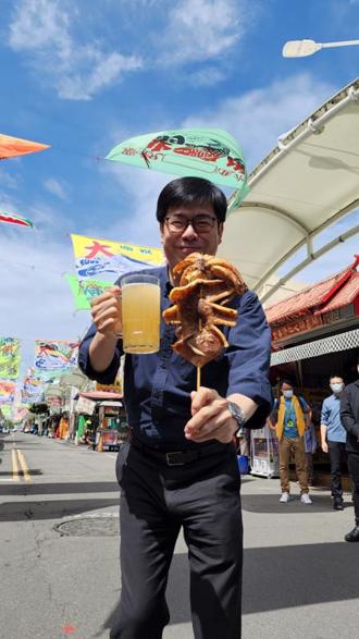 陳其邁宣傳黑沙玩藝、啤酒嘉年華 預告16日有彩蛋