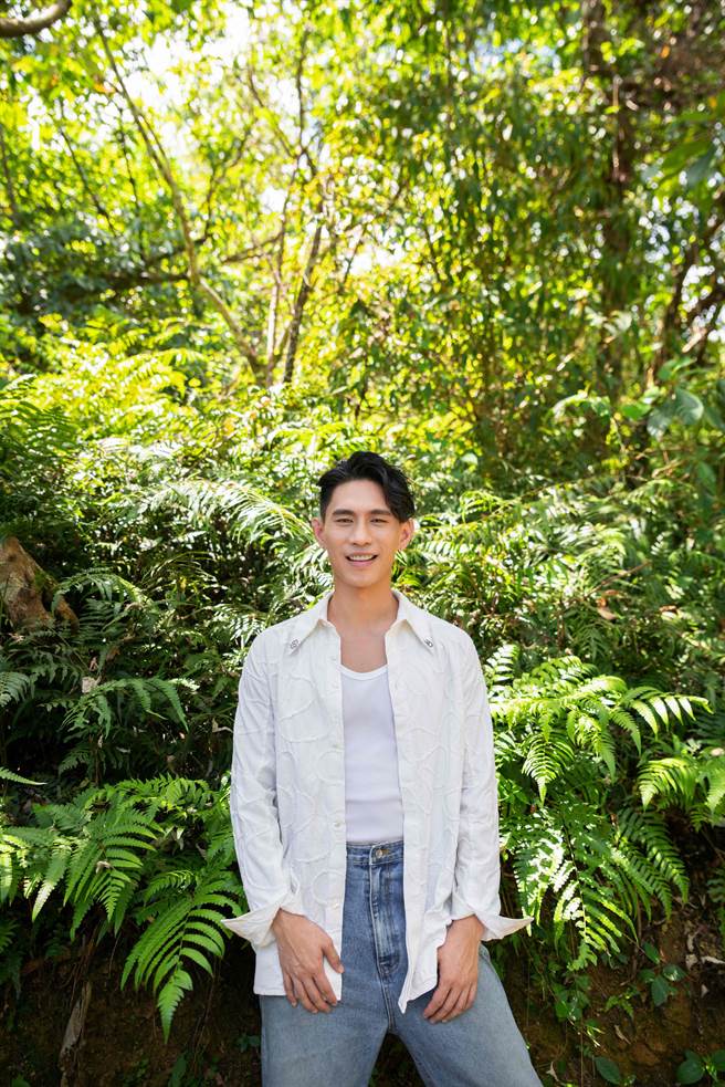 柏霖從歌唱比賽勇奪冠軍，近來釋出新作品。（索尼音樂提供）