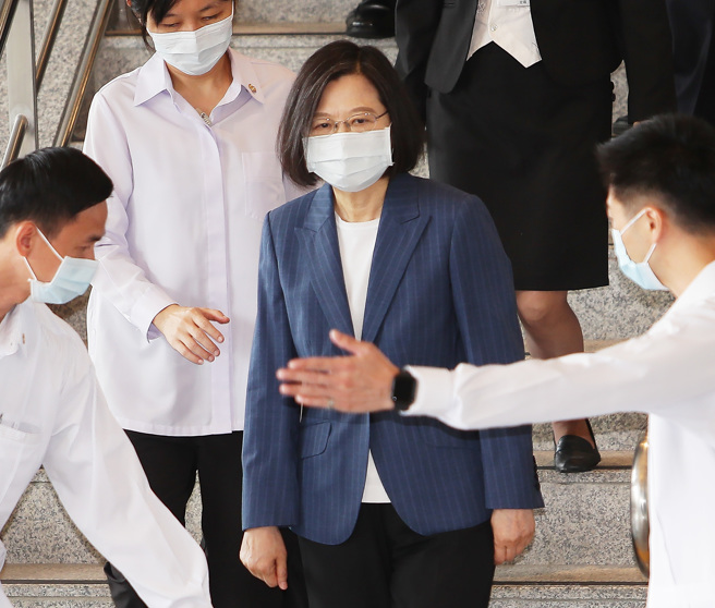 蔡英文總統（中）。（資料照/季志翔攝）