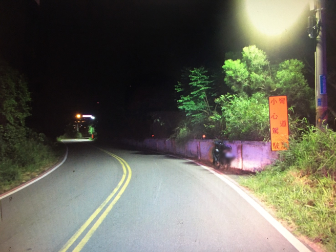 岭东科大蔡姓男大生5日深夜前往望高寮看夜景，下山途中自摔不治。（民眾提供）