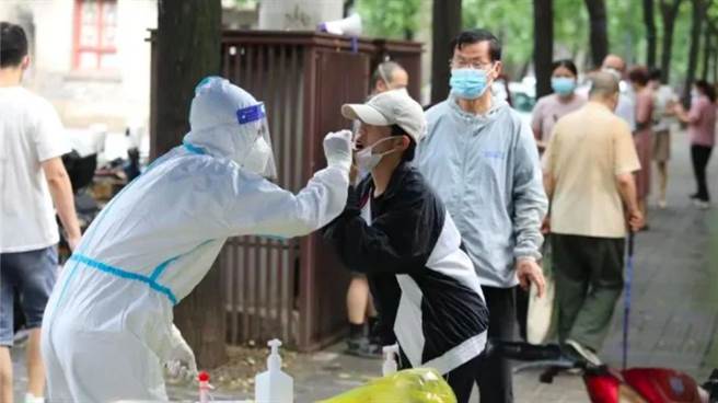 西安今起连7天「临时管控」，官方昨深夜急发文澄清：不是「封城」。（中新社）