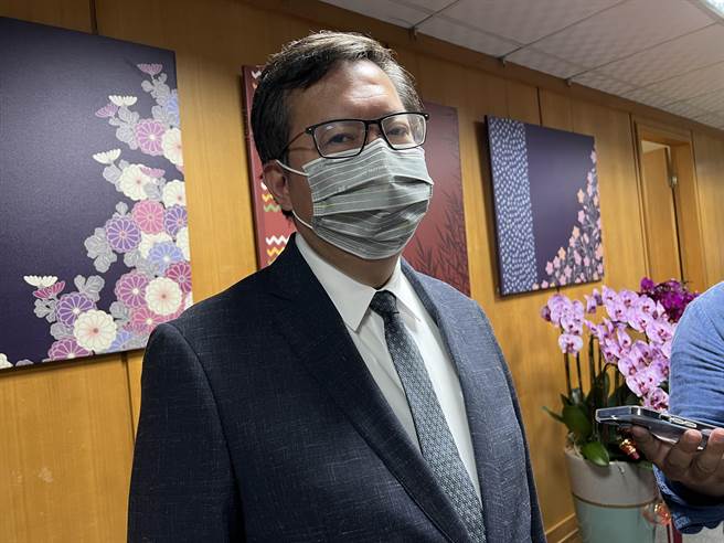 新竹市長林智堅身陷論文抄襲風波，桃園市長鄭文燦6日直言是選舉操作，主因是對手張善政民調落後且差距擴大，側翼才會一開始就採取抹黑戰。(蔡依珍攝)