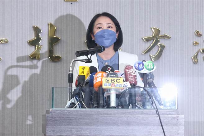 立委涉貪案6日宣判，台北地院行政庭長兼發言人黃珮禎（見圖）在庭後舉行記者會，公布現任無黨籍立法委員蘇震清依貪污治罪條例等罪遭判10年徒刑。（杜宜諳攝）