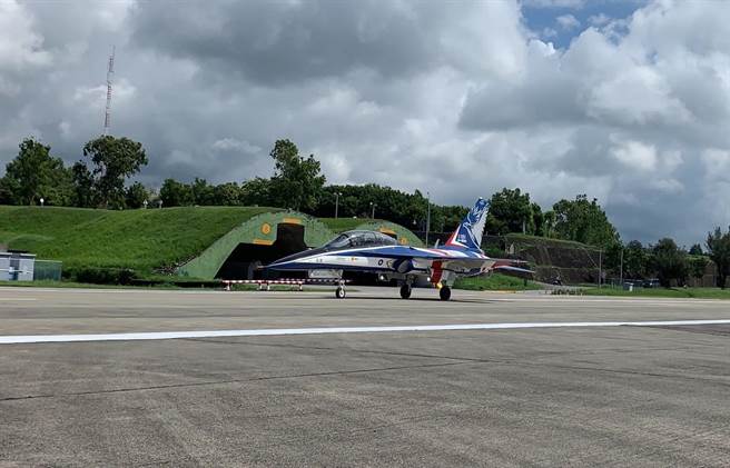 空军第七飞行联队今天安排志航基地媒体参访，图为勇应高教机。（杨孟立摄）