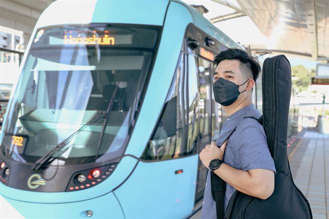 淡海轻轨将在本周六推出由音乐诗人雷光夏及新锐作曲家陈依婷创作的进站音乐，提供旅客搭乘时的听觉飨宴。（新北捷运公司提供）