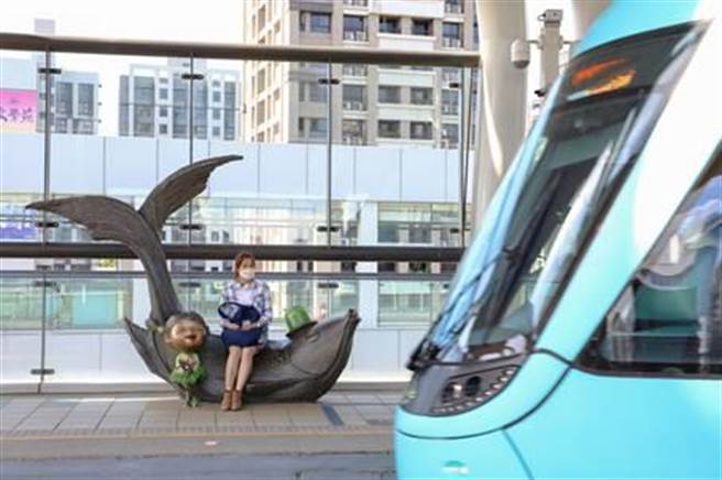 金馬獎作曲家雷光夏和新銳作曲家陳依婷，聯手為淡海輕軌創作進站音樂。（新北市捷運公司提供）