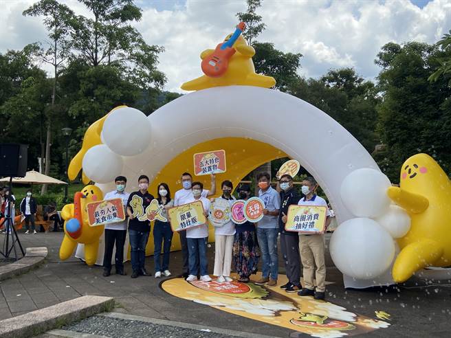 北市副市長黃珊珊出席天母啤酒節宣傳活動時受訪表示，下週會公布最新方案。（陳薏云攝）