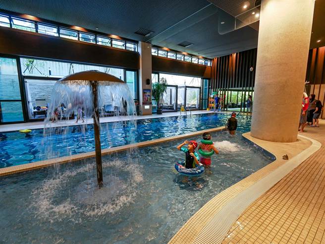 北投亚太饭店儿童戏水池成为亲子旅游好去处。（北投亚太饭店提供）