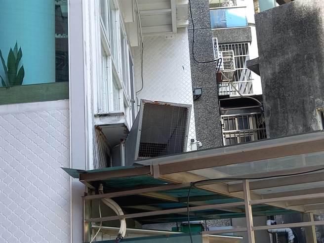 民眾自行拆违建却遭北市府法办。（陈重文提供／杨亚璇台北传真）