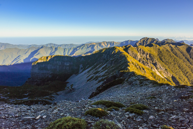 2家人约爬山变成恶梦，11岁女童单独被留在哭坡，引起网友讨论。（示意图／shutterstock）