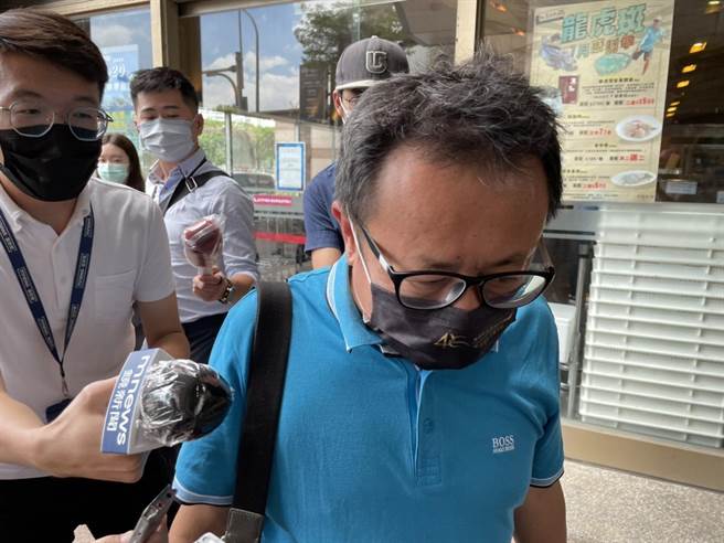 终于见到蔡总统 赖坤成：选前要见她，她很忙。曾薏苹摄