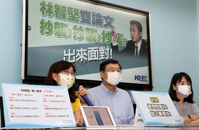 国民党立法院党团副书记长谢衣鳯（右起）、总召曾铭宗及立委林奕华6日召开「林智坚双论文抄袭？抄袭？抄袭？出来面对！」记者会。（刘宗龙摄）