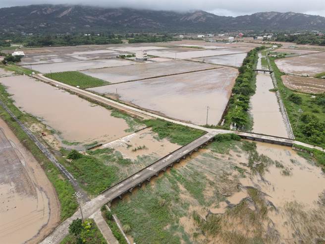 金门今天出现近3年来最大的降水，金沙镇农田大面积漫淹情形。（Huang YI提供）