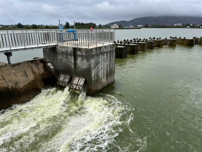 金门今天出现近3年来最大的降水，湖库有大量进水。（县府提供）