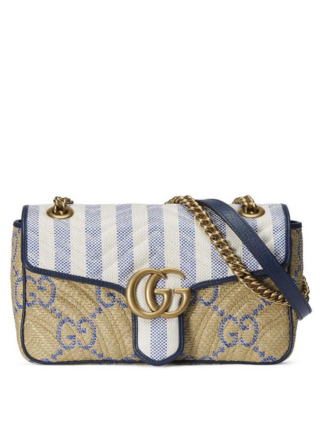 Gucci GG Marmont 藍白條紋草編包，7萬4900元。（Gucci提供）