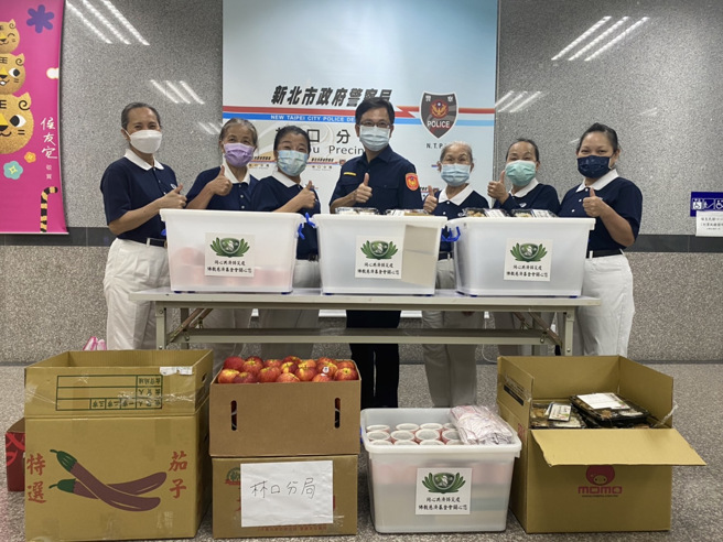 感念波麗士警政工作無私奉獻 ，慈濟提供日式精緻素餐慰勞。(戴志揚翻攝)
