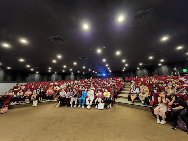 4位男主角与百位粉丝抢先全球观看极秘番外篇。（CATCHPLAY＋提供） 