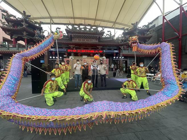 桃园龙潭文化品牌神龙闹镇打造文化创意庆典。（吕筱蝉摄）
