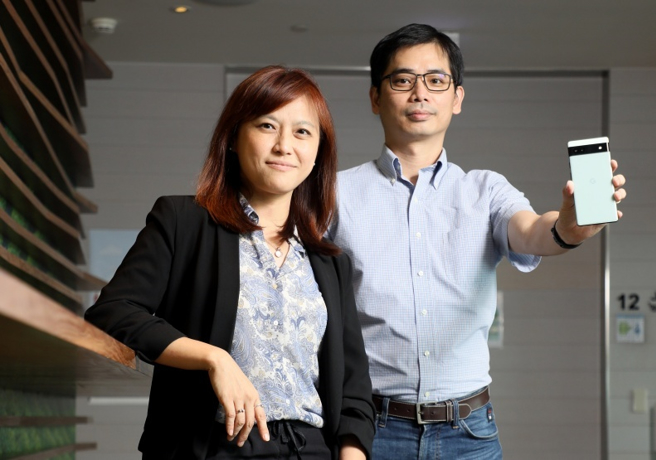 Google認同生命經驗帶進工作裡的價值，受到工作者喜愛。左為Google台灣人資長呂亞樵、右為硬體副總裁彭昱鈞。（圖/ 遠見提供）