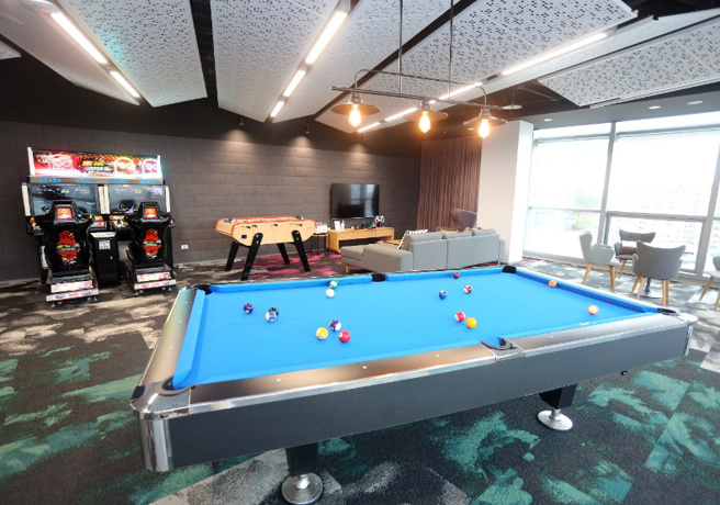 Google板橋辦公室採開放、友善的設計。圖為員工遊戲室。（圖/ 遠見提供）