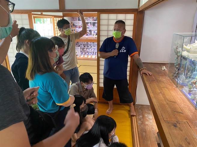 暑假人潮回流，云林县台西乡海口故事屋推「云游记」行程迎宾。（张朝欣摄）