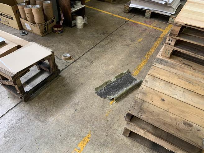 警方在事故现场採证，报请桃检司法相验厘清顏男死因。（翻摄画面／蔡明亘桃园传真）